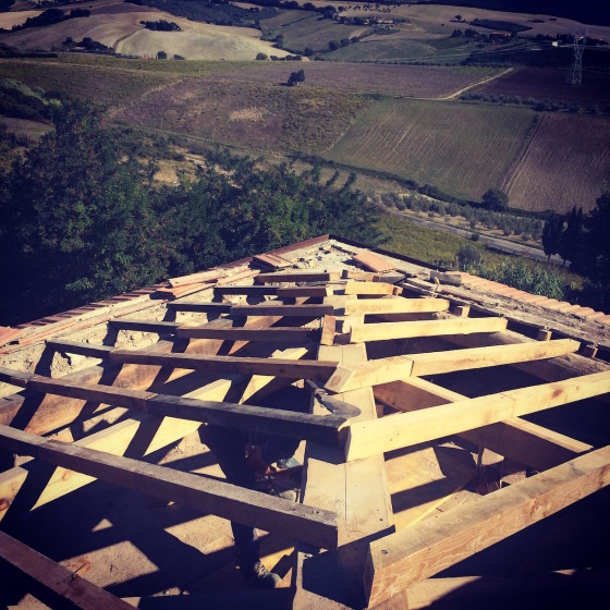 rifacimento tetto in legno di casa colonica